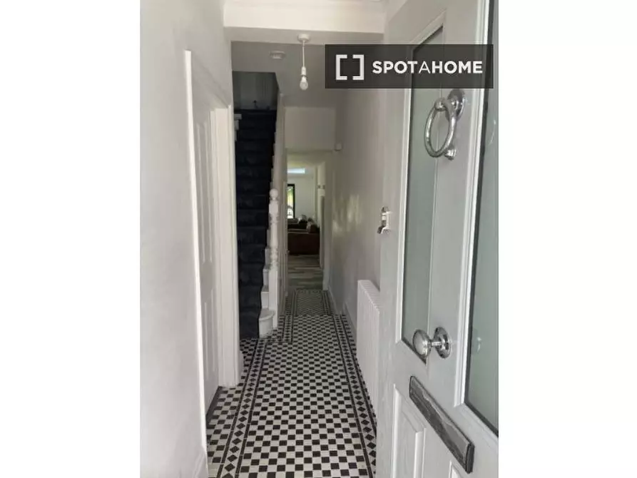 Immagine 8 di Camera condivisa in affitto  in Windermere Rd a Ealing