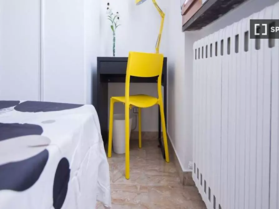 Immagine 4 di Camera condivisa in affitto  in Via Valassina Milan a Milano