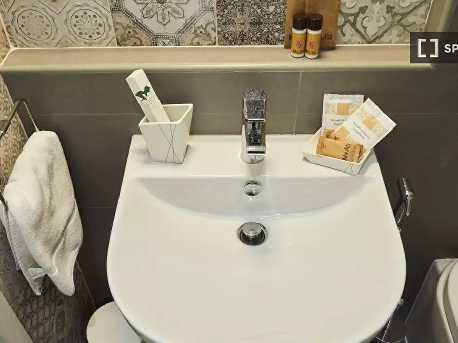 Immagine 4 di Camera condivisa in affitto  in Via Cipro a Roma