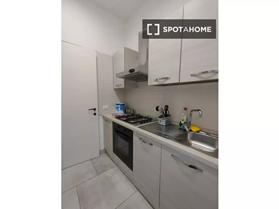 Immagine 5 di Camera condivisa in affitto  in Via dei Glicini a Roma