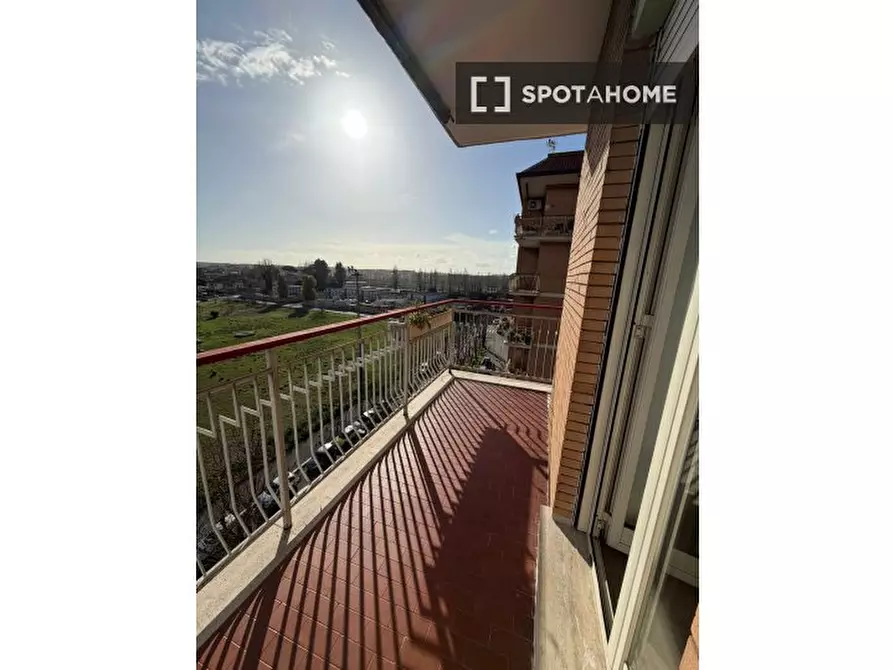 Immagine 3 di Camera condivisa in affitto  in Via Teano a Roma