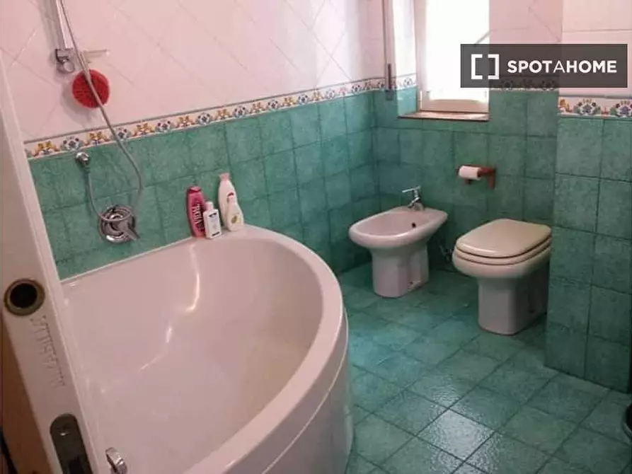 Immagine 13 di Camera condivisa in affitto  in Via Bernardo Cavallino a Napoli