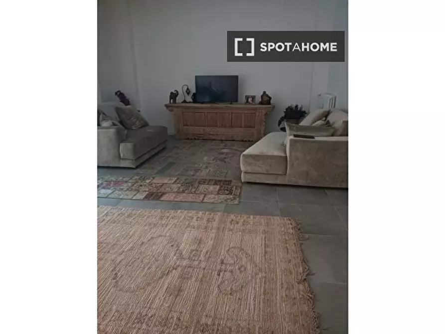 Immagine 3 di Camera condivisa in affitto  in Via Ippolito Nievo a Roma