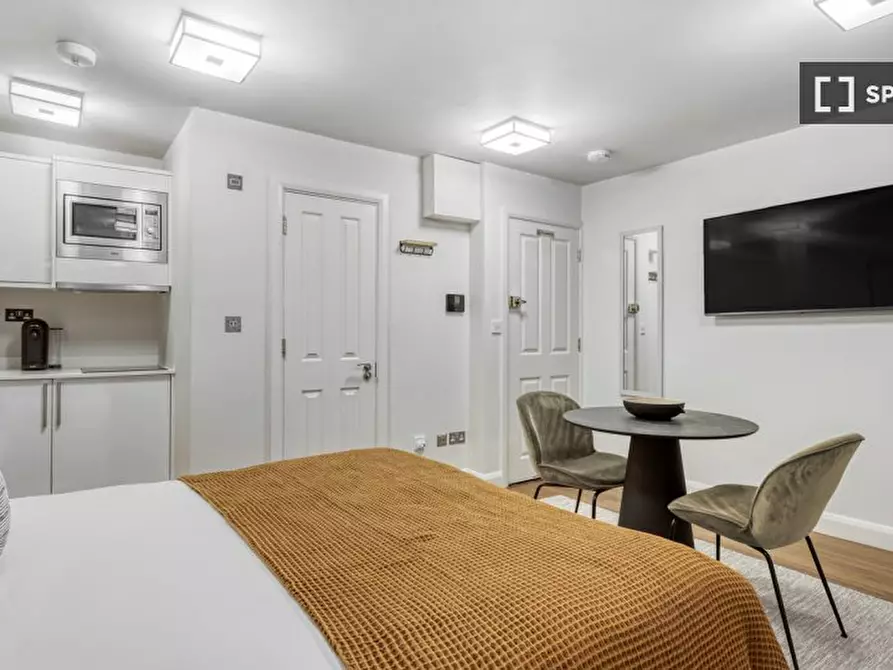 Immagine 8 di Ufficio in affitto  in Botolph Alley a 