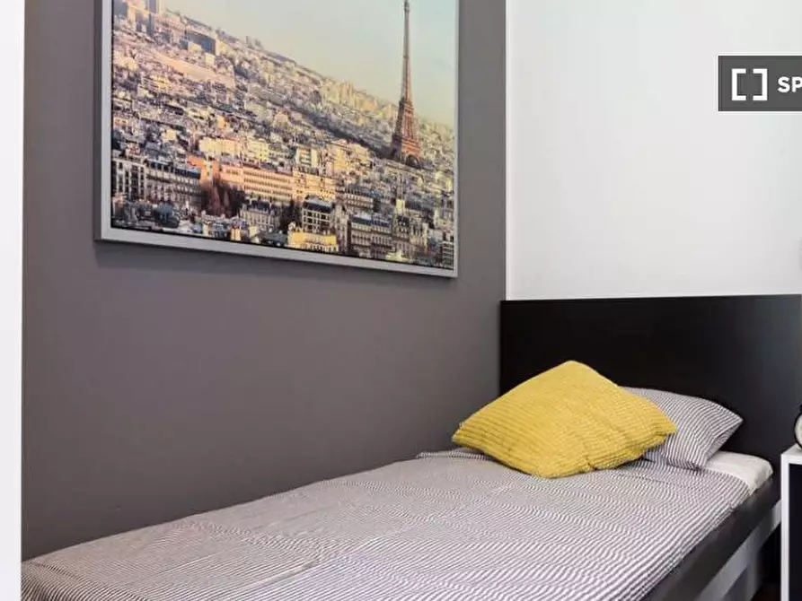 Immagine 3 di Camera condivisa in affitto  in Via Renato Serra a Milano