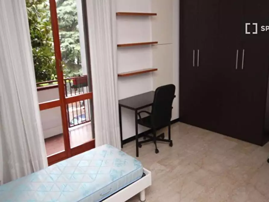 Immagine 5 di Camera condivisa in affitto  in Via Imperia a Milano