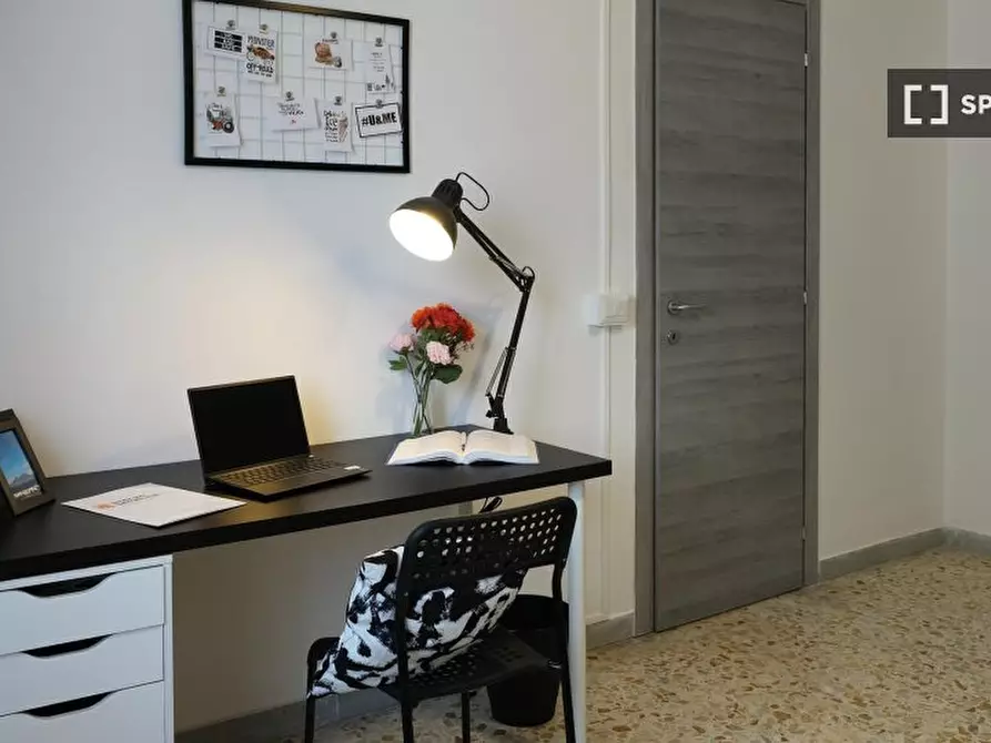 Immagine 5 di Camera condivisa in affitto  in Via Terracina n. fab. A - sc. H int. 27 a Napoli
