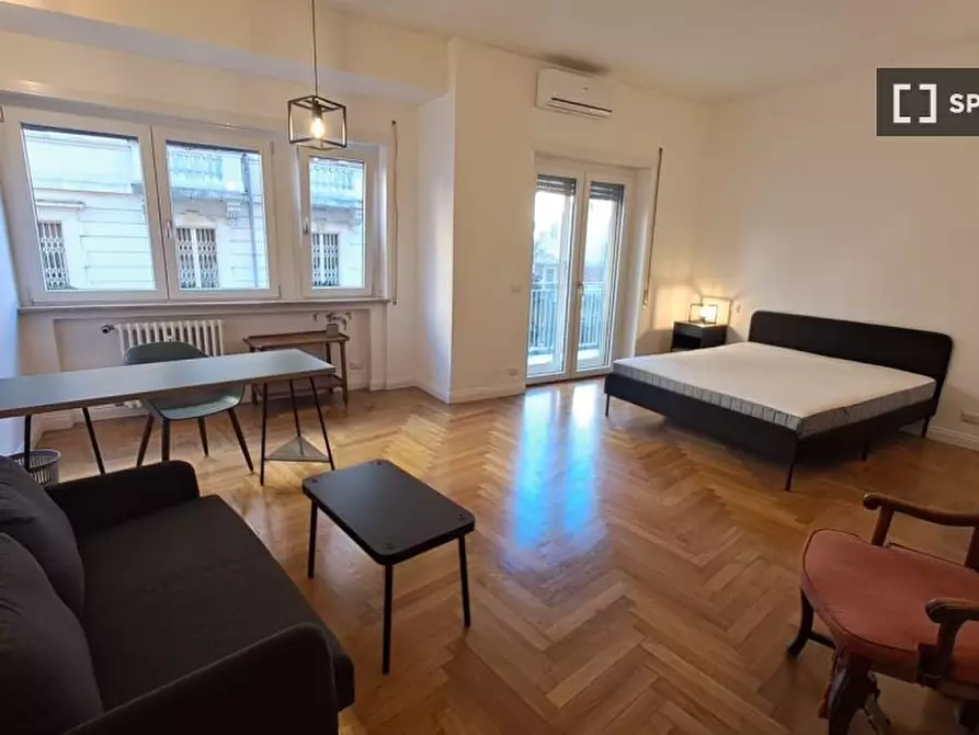 Immagine 1 di Camera condivisa in affitto  in Via Eleonora Duse a Roma