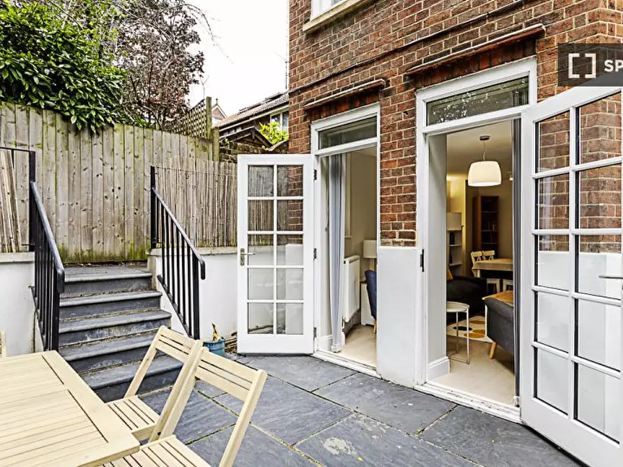 Immagine 5 di Appartamento in affitto  in Compayne Gardens a Camden Town