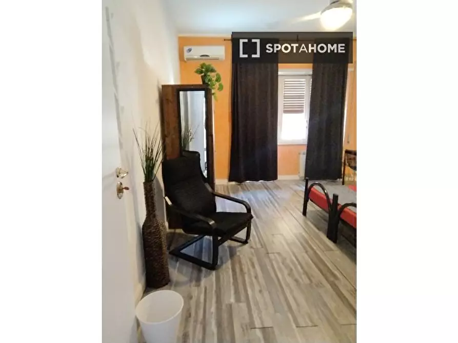 Immagine 3 di Camera condivisa in affitto  in V.le Leonardo da Vinci a Roma