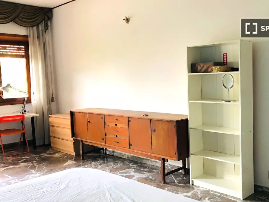 Immagine 5 di Camera condivisa in affitto  in Viale Leonardo da Vinci, 00145 Roma RM, Italy a Roma