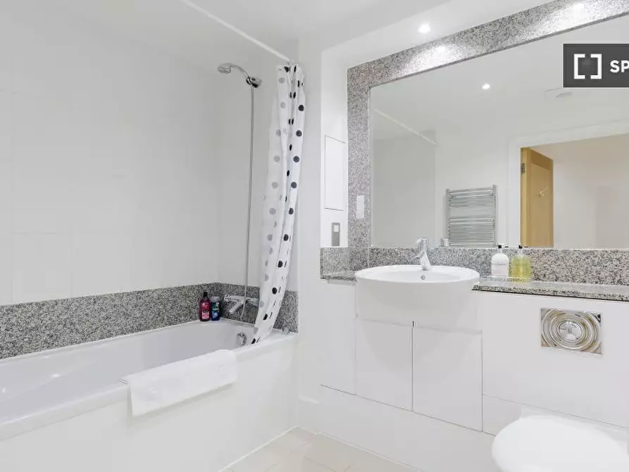 Immagine 14 di Appartamento in affitto  in St George Wharf a Lambeth