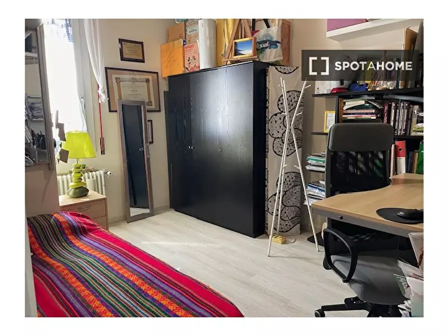 Immagine 2 di Camera condivisa in affitto  in Via Giuseppe Massarenti a Bologna