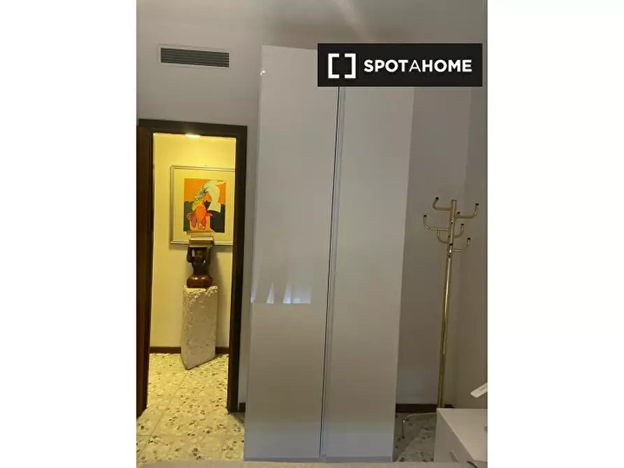 Immagine 3 di Camera condivisa in affitto  in Via Leo Longanesi a Milano