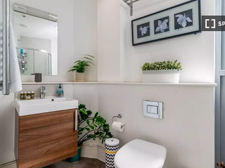 Immagine 15 di Appartamento in affitto  in Battersea Park Road a Wandsworth