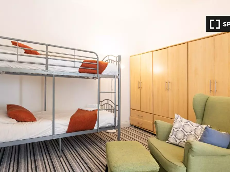 Immagine 2 di Camera condivisa in affitto  in Lower Ground a Kensington