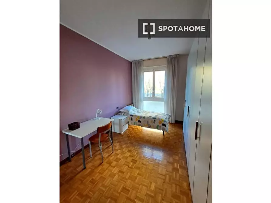 Immagine 2 di Camera condivisa in affitto  in Viale Famagosta a Milano