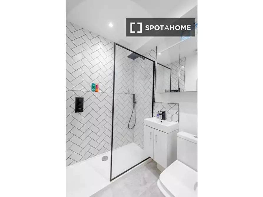 Immagine 15 di Appartamento in affitto  in Flat Cavendish Mansions a Islington
