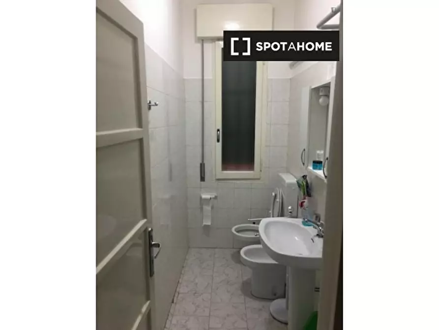 Immagine 7 di Camera condivisa in affitto  in Via de' Carracci a Bologna