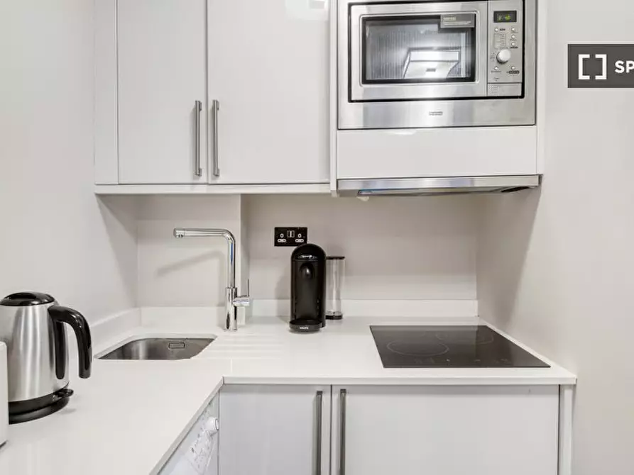 Immagine 3 di Ufficio in affitto  in Botolph Alley a 