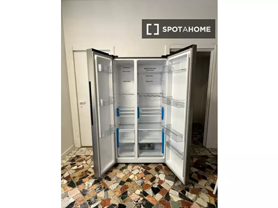 Immagine 10 di Camera condivisa in affitto  in Giovanni Maria a Milano