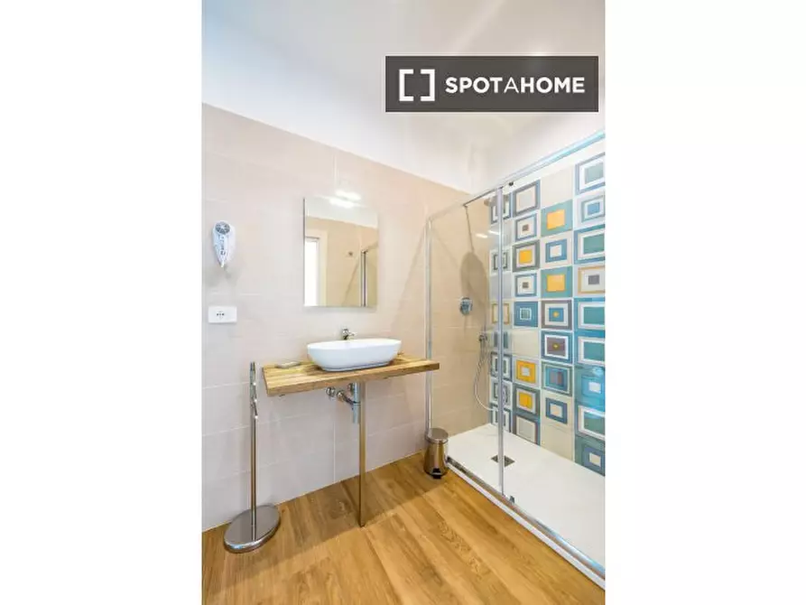 Immagine 9 di Appartamento in affitto  in Via Santa Teresa degli Scalzi a Napoli