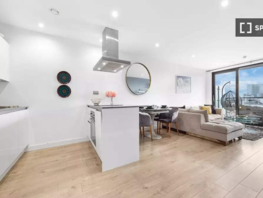 Immagine 2 di Appartamento in affitto  in St Paul's Way a Poplar