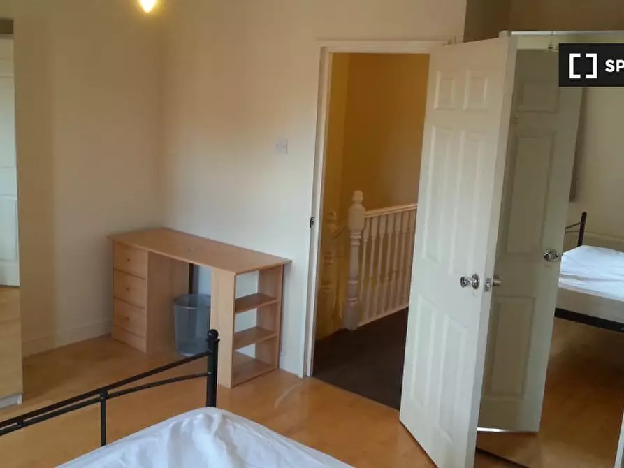 Immagine 2 di Camera condivisa in affitto  in Barnsdale Ave a Poplar