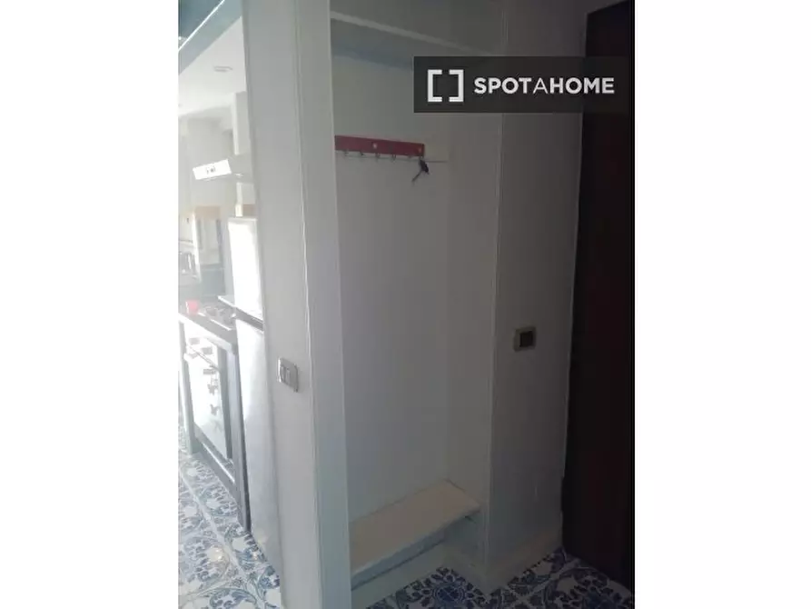 Immagine 14 di Camera condivisa in affitto  in Via Enrico Cosenz a Napoli