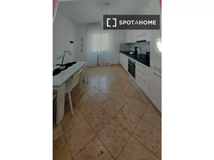 Immagine 6 di Camera condivisa in affitto  in Viale Europa a Brescia