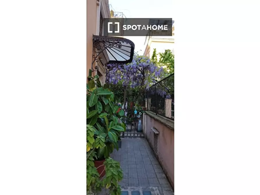Immagine 7 di Appartamento in affitto  in Via di Porta Maggiore a Roma