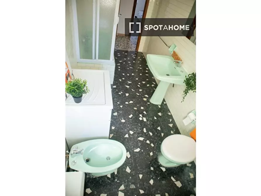 Immagine 7 di Camera condivisa in affitto  in Via Tiziano n. a Cagliari