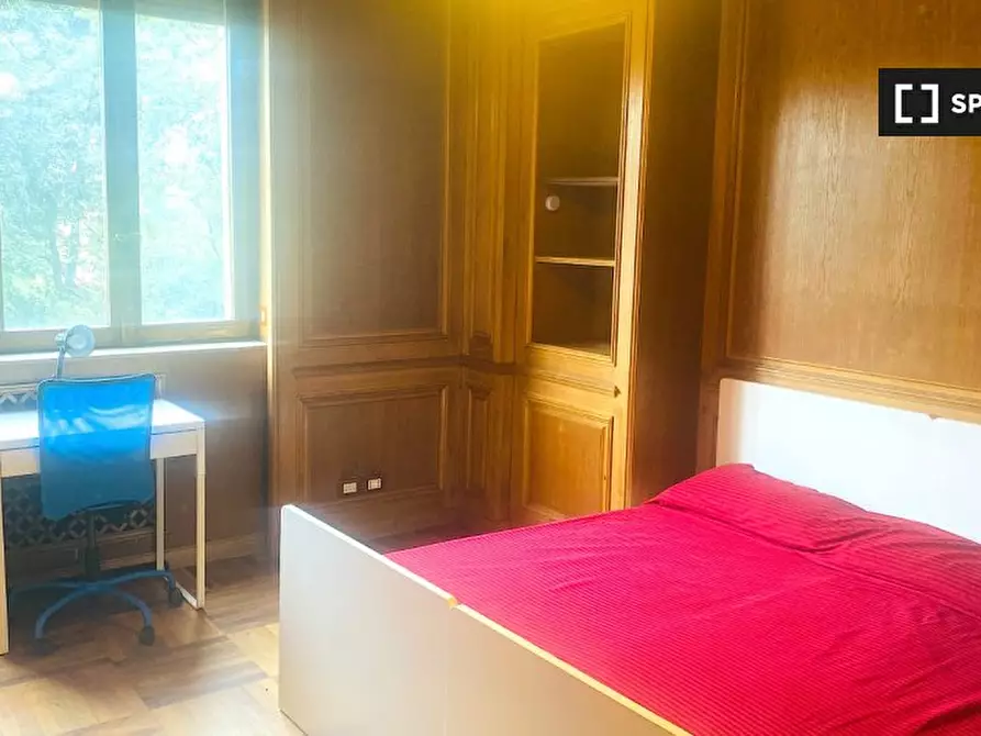 Immagine 2 di Camera condivisa in affitto  in Via Giovanni Segantini a Milano