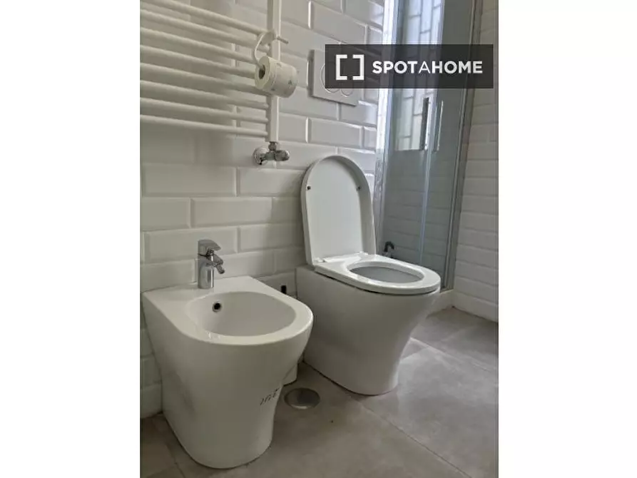 Immagine 6 di Camera condivisa in affitto  in Via Calimno a Roma