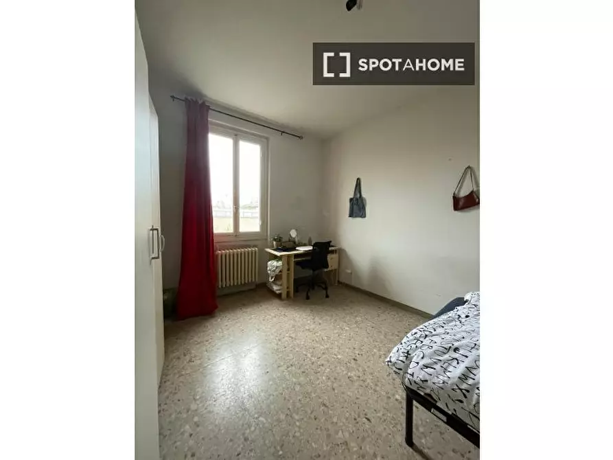 Immagine 1 di Camera condivisa in affitto  in Viale Corsica a Firenze