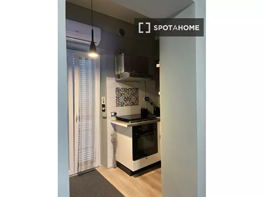 Immagine 13 di Camera condivisa in affitto  in Via Vincenzo Montenovesi a Roma