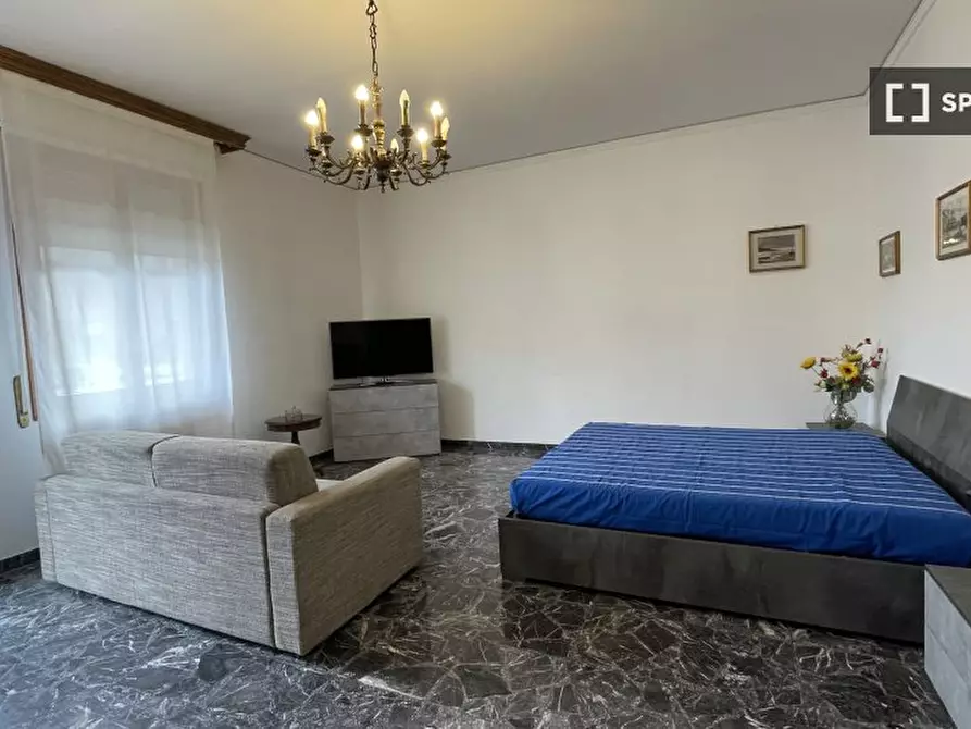 Immagine 17 di Camera condivisa in affitto  in Via Ugo Foscolo a Scandicci