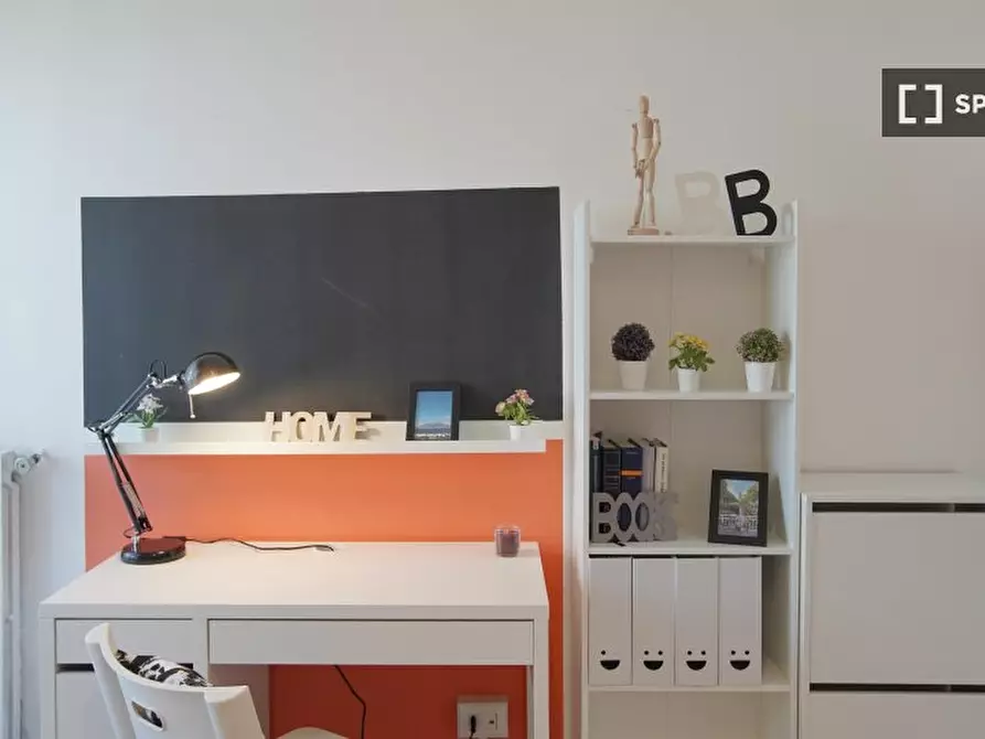 Immagine 7 di Camera condivisa in affitto  in Via Colli Aminei a Napoli