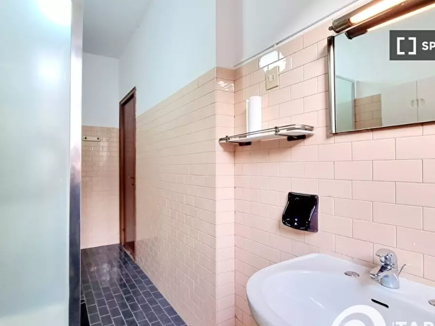 Immagine 5 di Appartamento in affitto  in Via Roncaglia a Milano