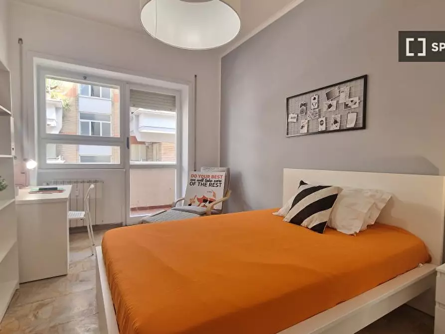 Immagine 2 di Camera condivisa in affitto  in Lungotevere di Pietra Papa a Roma