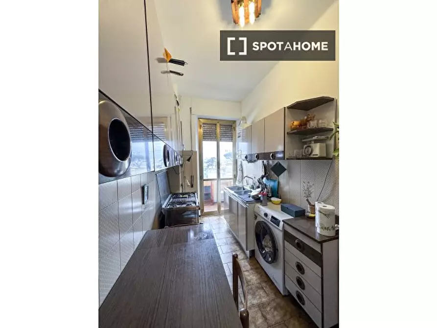 Immagine 6 di Camera condivisa in affitto  in Via dei Salentini a Roma