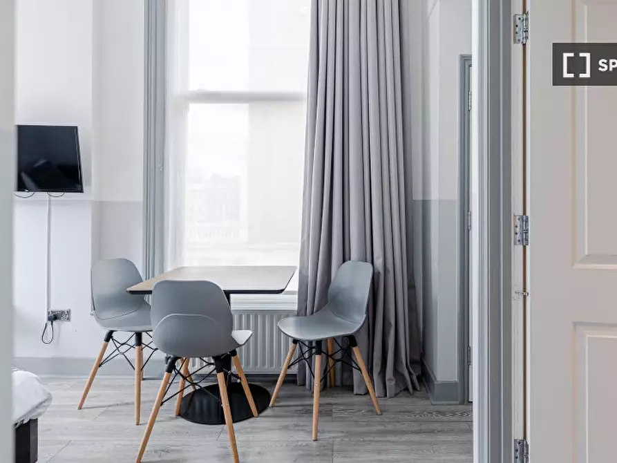Immagine 9 di Appartamento in affitto  in Apartment a Kensington