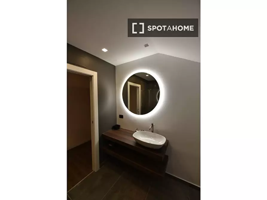 Immagine 10 di Camera condivisa in affitto  in Via S. Luca a Genova