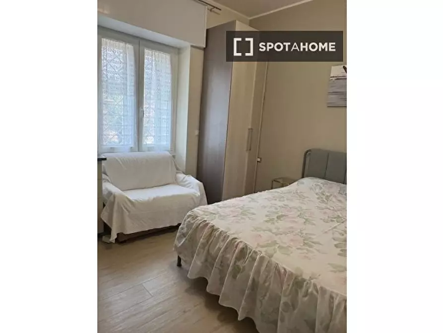 Immagine 13 di Camera condivisa in affitto  in Via dell'Agro Curziano a Roma