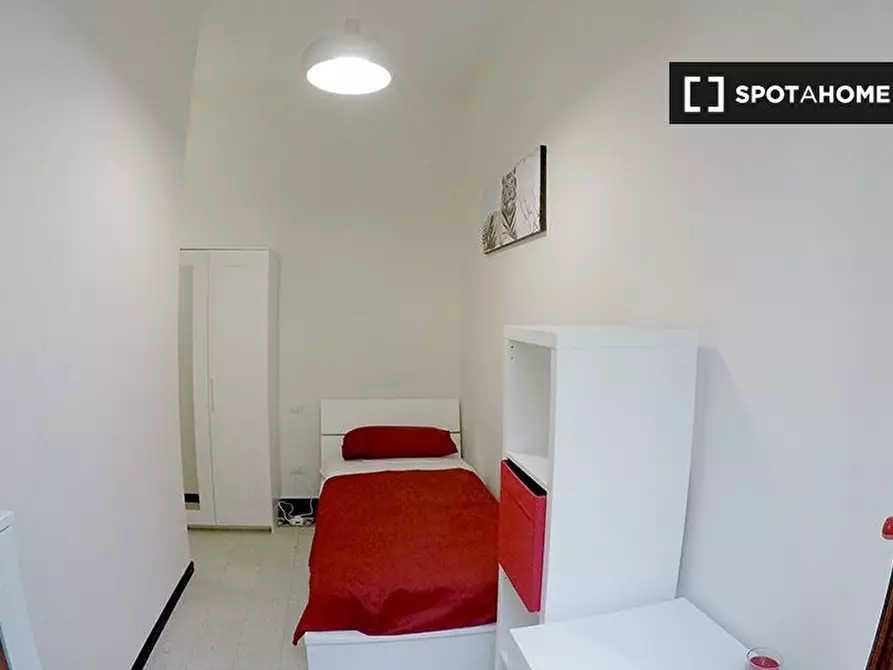 Immagine 2 di Camera condivisa in affitto  in Via della Cernaia a Firenze