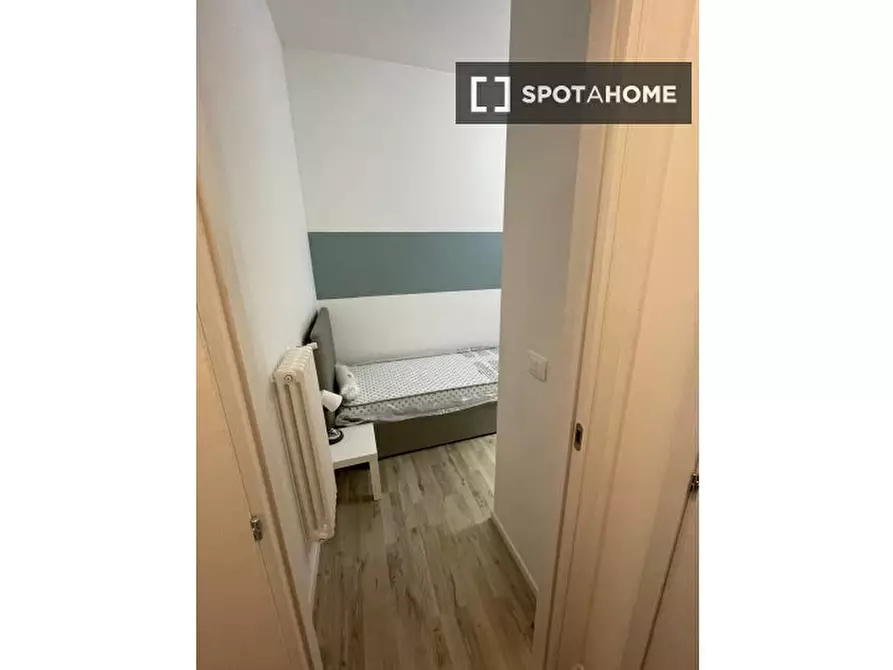 Immagine 9 di Camera condivisa in affitto  in V.le Pietro Pietramellara a Bologna