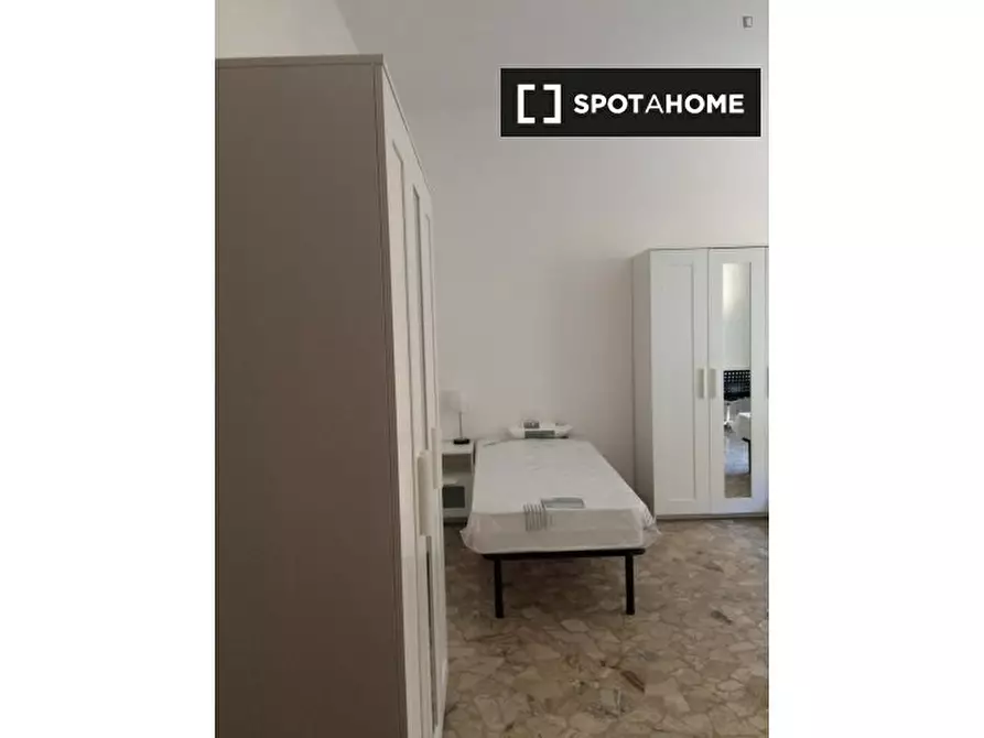 Immagine 4 di Camera condivisa in affitto  in Via Fossolo a Bologna