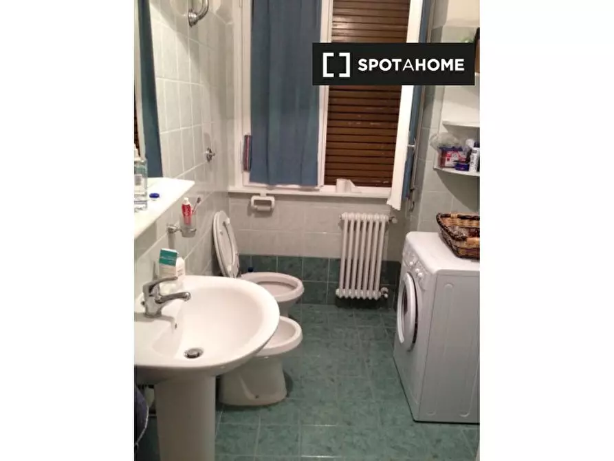 Immagine 2 di Camera condivisa in affitto  in Viale Pico della Mirandola a Roma