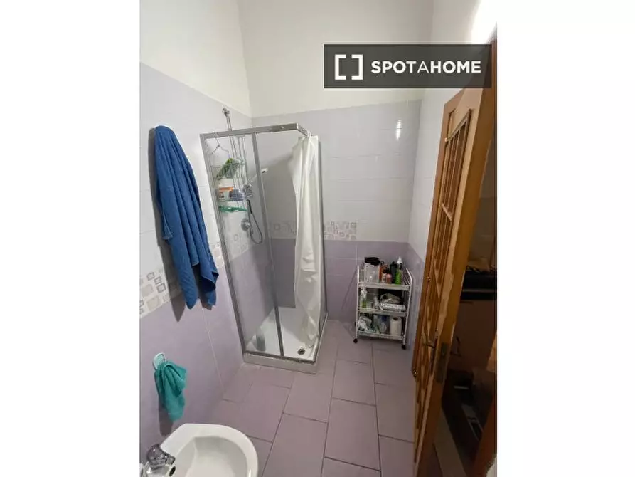 Immagine 9 di Camera condivisa in affitto  in Via Pietro Trinchera a Napoli