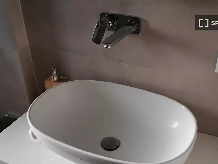Immagine 7 di Camera condivisa in affitto  in Via dei Monti Lepini a Roma